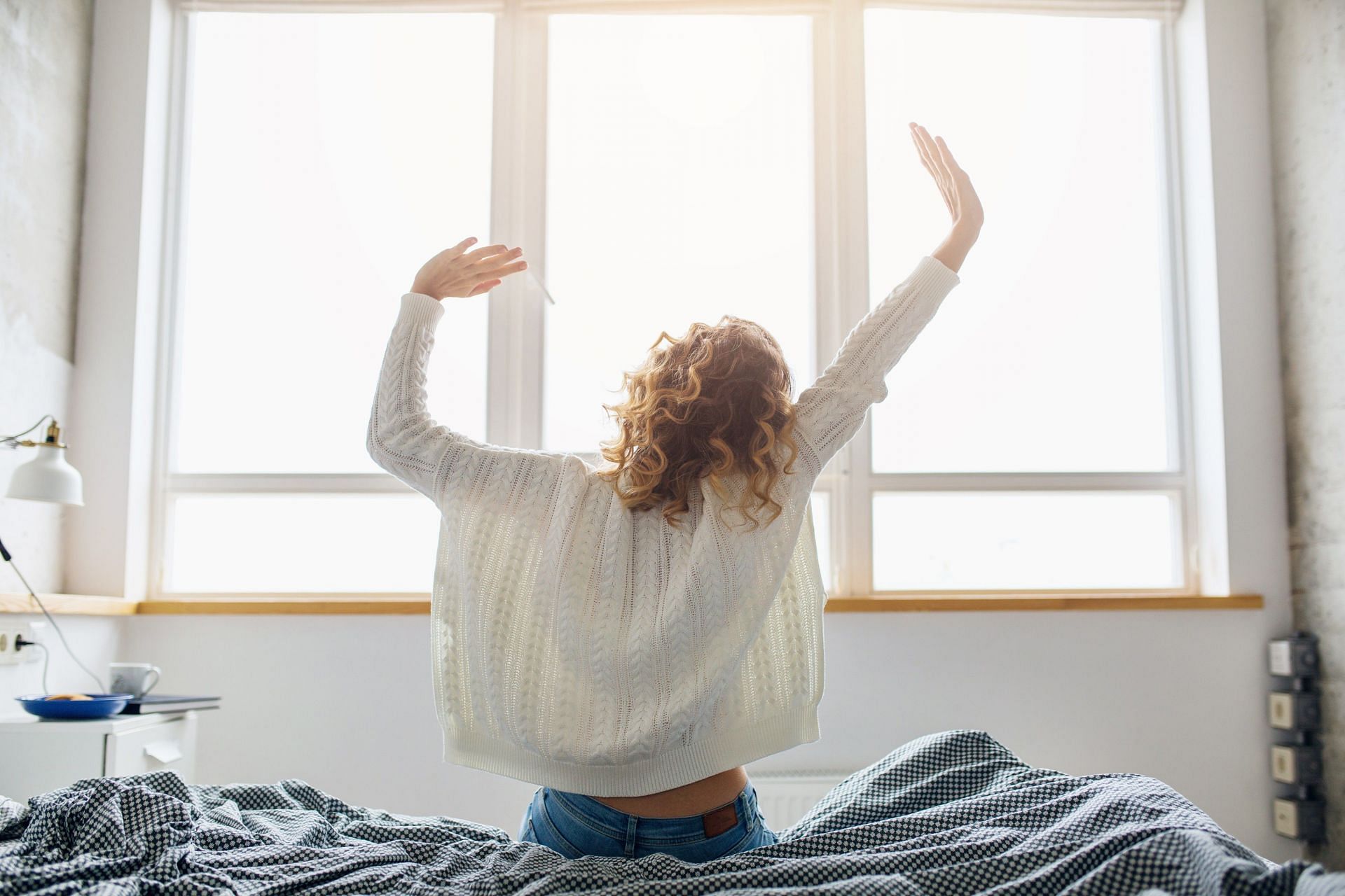 Waking up early can signficantly influence you to have a healthy heart. (Image via Vecteezy/Mariia Markevych)